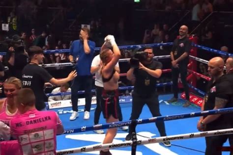 kingpyn boxing daniella hemsley|Kingpyn Boxing results: Daniella Hemsley flashes audience after。